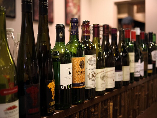 Lawsuit Challenges Missouri's Restrictive Wine Sale and Shipping Laws