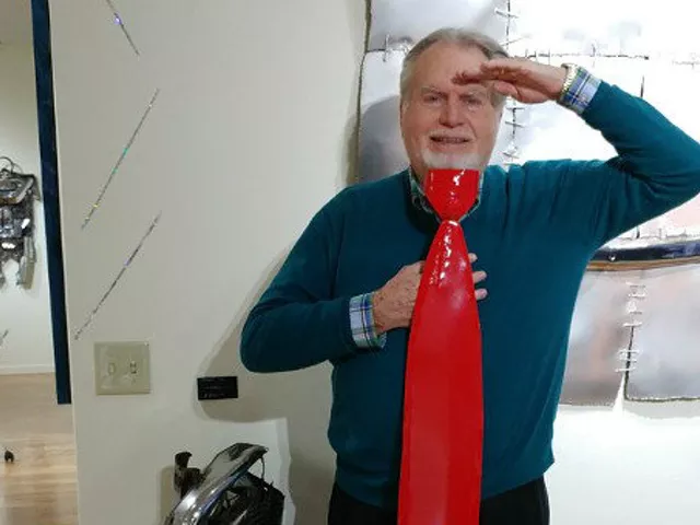 St. Louis Artist Gifts Trump a Gigantic Steel Tie