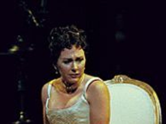 Mary Dunleavy in La Traviata 