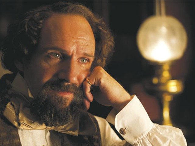 Still of Ralph Fiennes in The Invisible Woman.