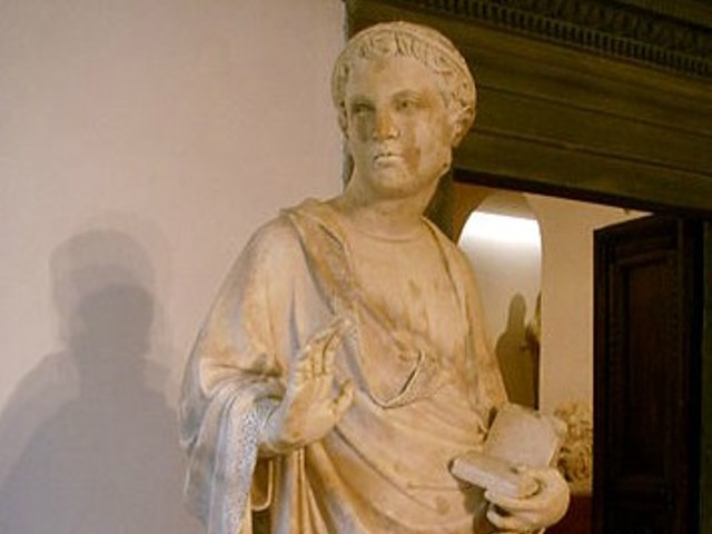 The statue before it was damaged.