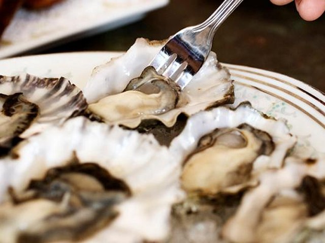 Oysters on the half shell at DeMun Oyster Bar