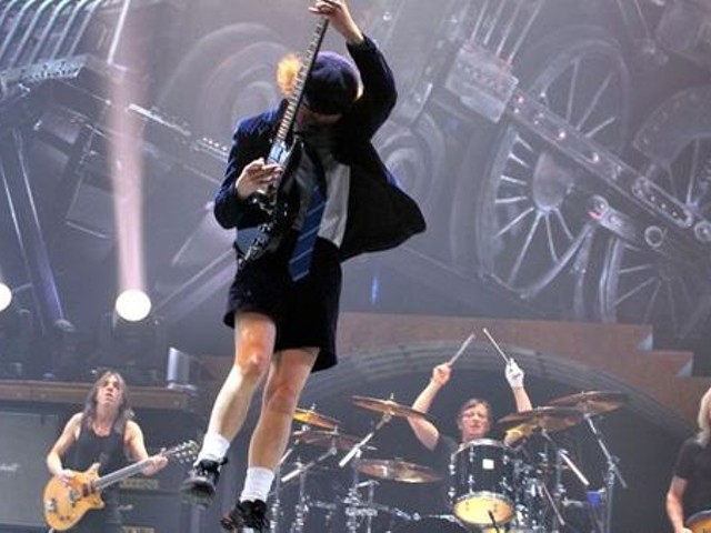 Review: AC/DC at the Scottrade Center, Tuesday, January 13 + Photos + Setlist