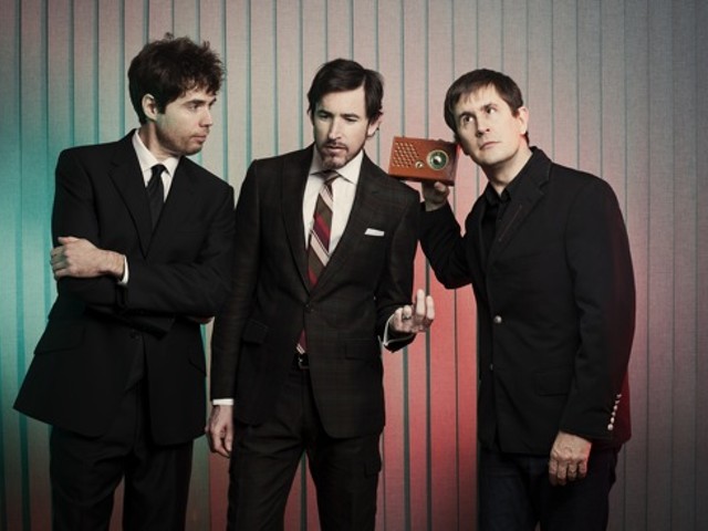 Peter Hughes (center, with his Mountain Goats bandmates) certainly doesn't.