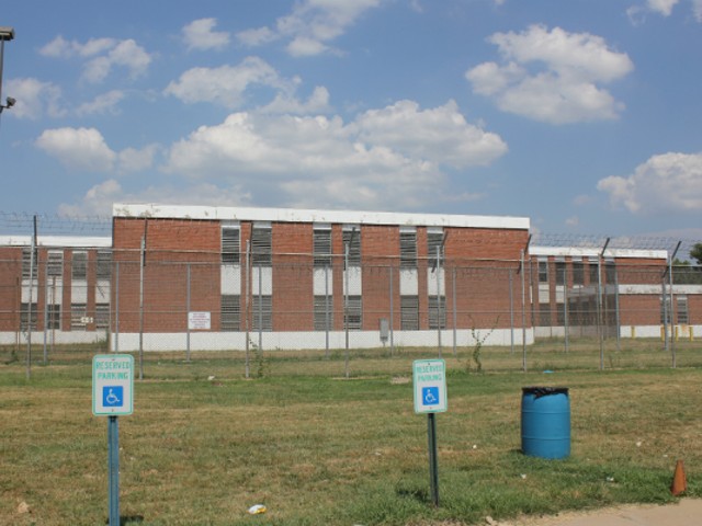 The St. Louis workhouse jail will be getting temporary air conditioners next week, the mayor says.