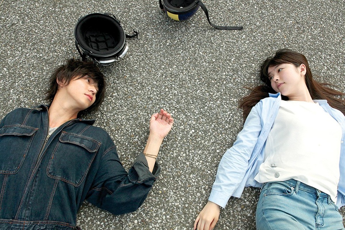 Baku and Asako (Masahiro Shigahide and Erika Karata) have a passionate, short-lived relationship.