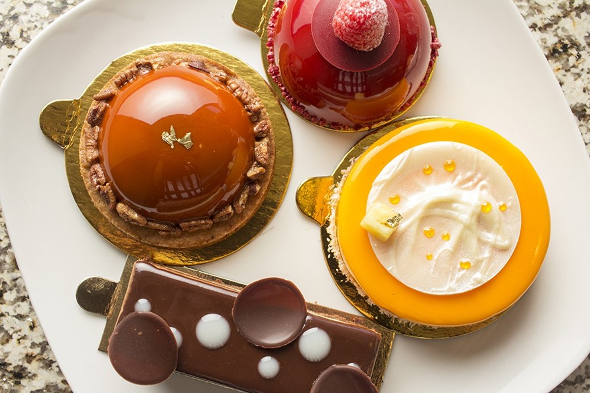 Individual cakes include the "Amber" with pecan caramel, sablé breton, vanilla bean mousse and caramelized pecans.