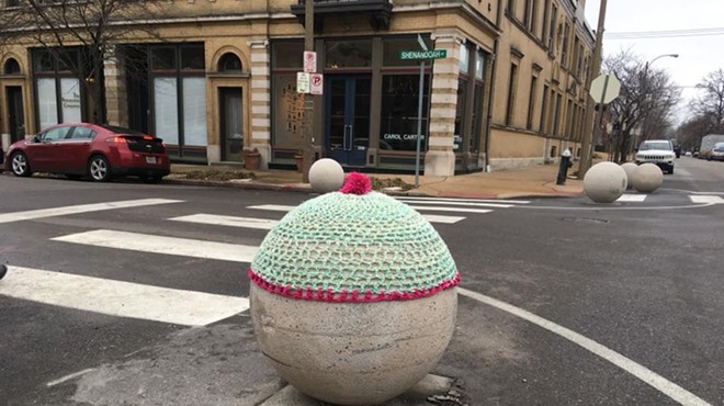 A cozy ball at the intersection of Shenandoah and Compton.