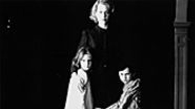 Nicole Kidman with Alakina Mann and James Bentley in The Others