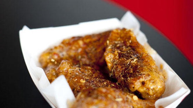 Review + Slideshow: St. Louis Wing Co.