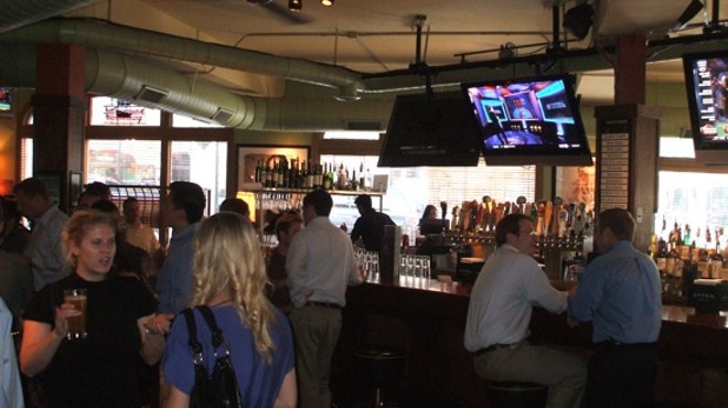 Bar Louie, Central West End: A Chain, But So What?