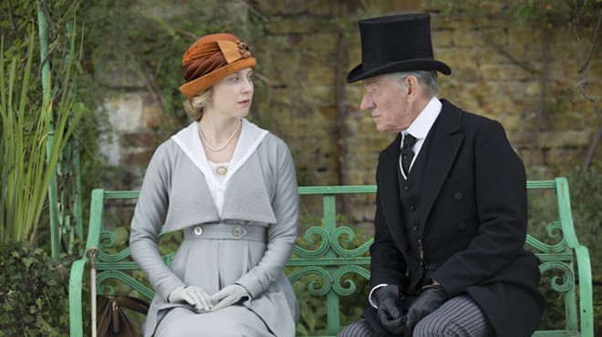 Mr. Holmes Examines the Great Detective in Old Age