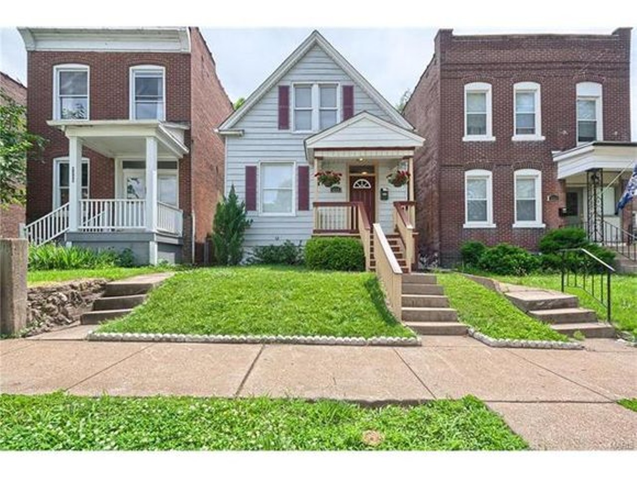 4322 Connecticut
St. Louis, MO 63116
$149,900
2 beds / 2 baths / 3,049 lot sqft
8 minute walk to Tower Grove Park. Directions here.
This 1 1/2 story has been very well maintained -- and we have a feeling it won't have to wait too long for a buyer.