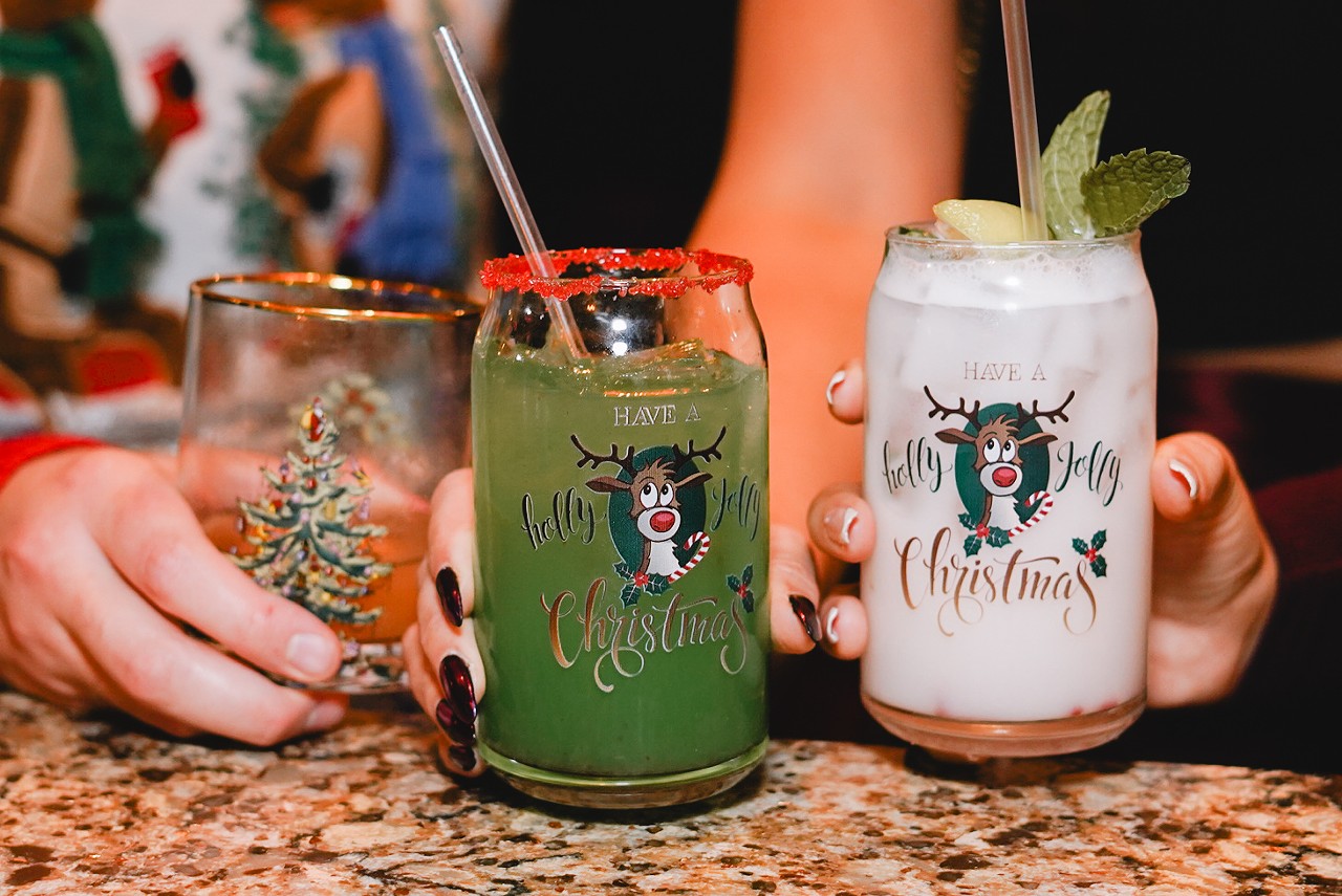 https://media2.riverfronttimes.com/riverfronttimes/imager/16-st-louis-holiday-pop-up-bars-to-fill-any-grinch-with-cheer/u/zoom/41350335/tinsel_tavern_rft_4.jpg?cb=1701451948