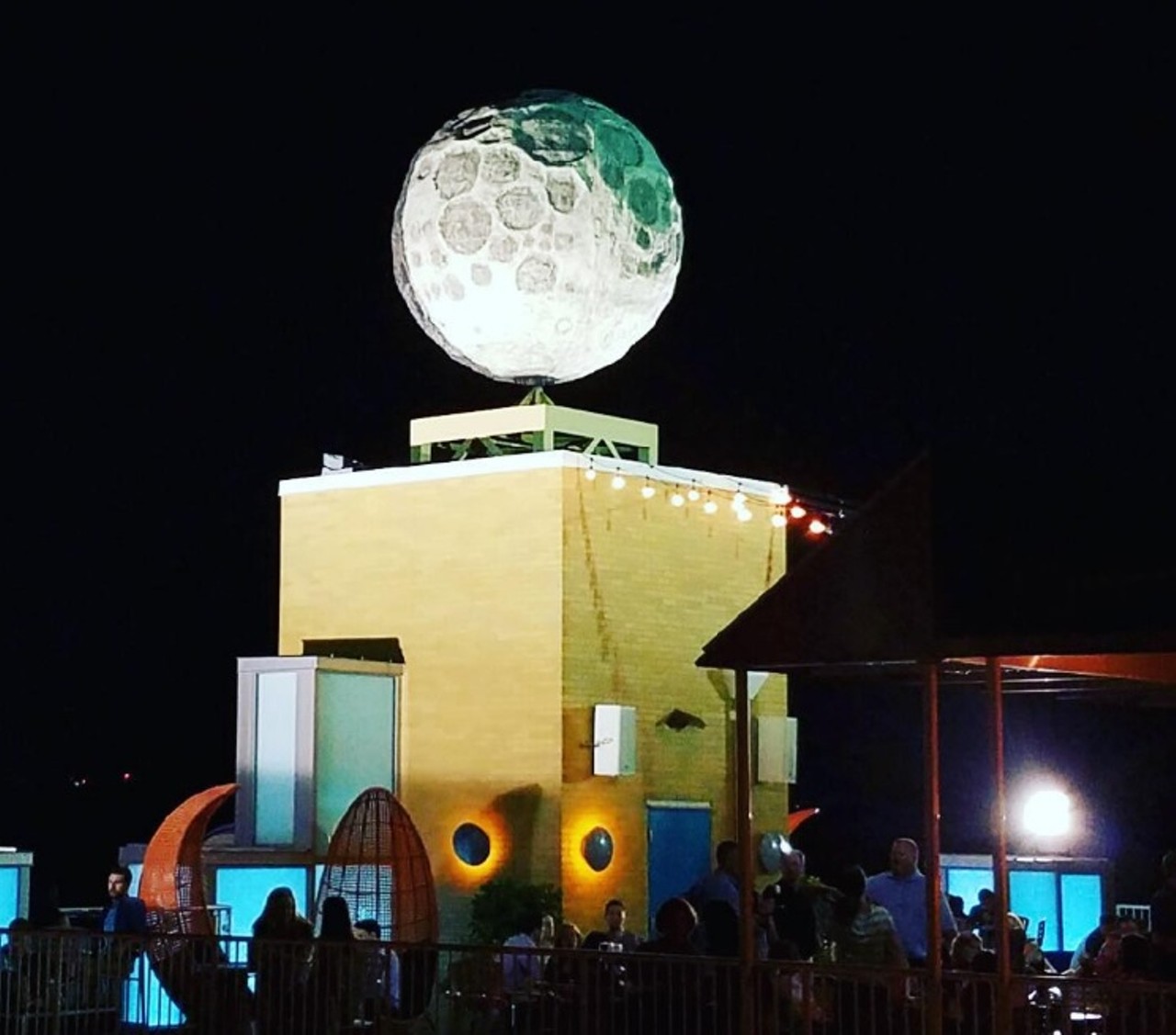 The moon atop the Moonrise Hotel
Stick around an enjoy some drinks at Eclipse, the hotel's rooftop bar. RFT Instagram photo.