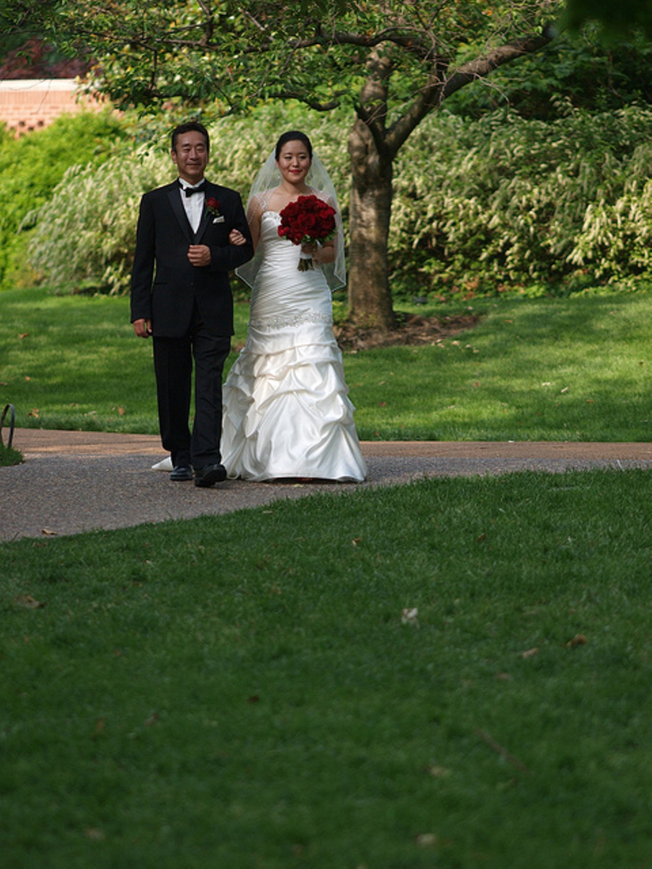 Creep on a wedding at the Missouri Botanical Garden.Photo courtesy of Flickr / Mike Liu
