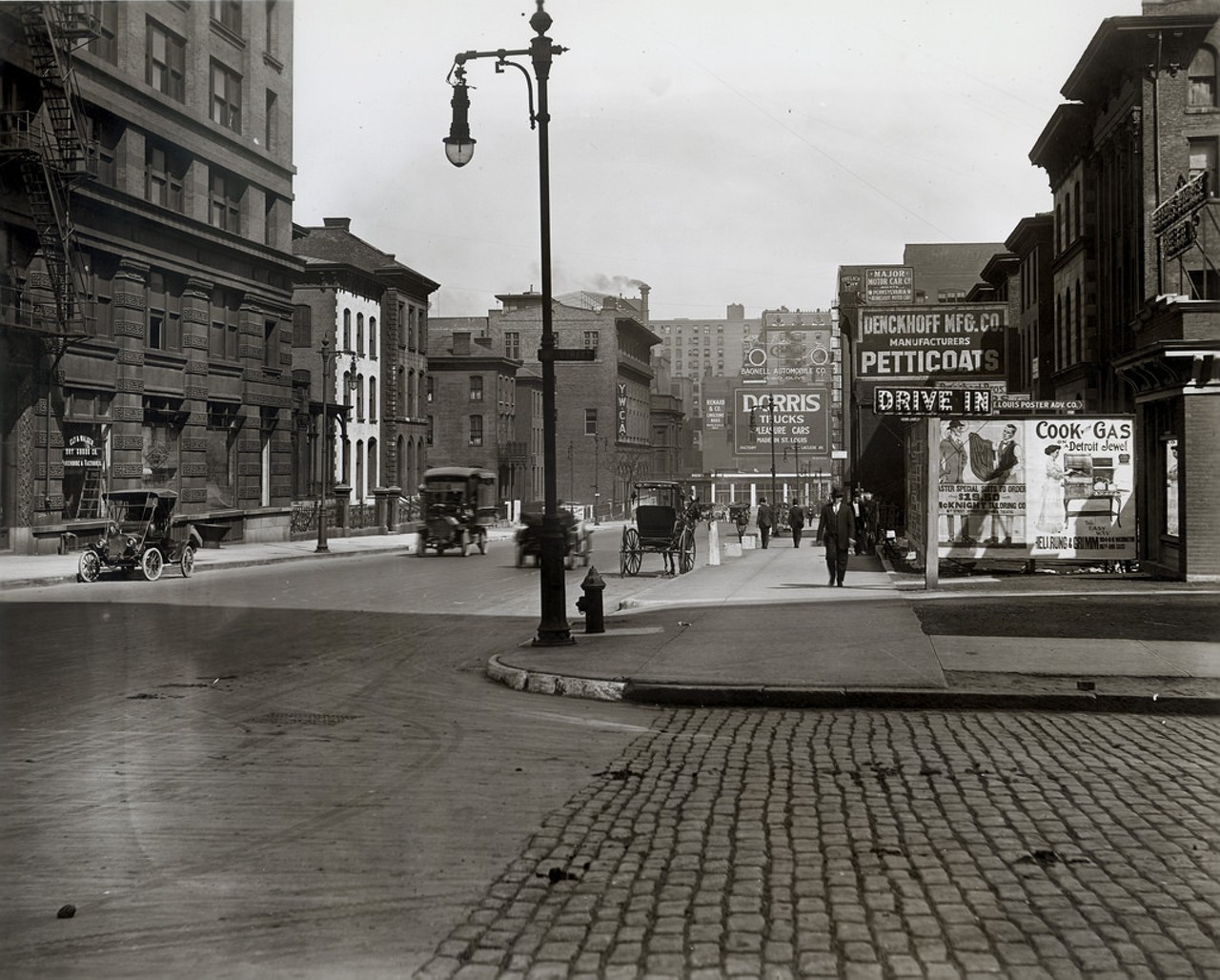 Looking east on Locust Street (Lucas Place) from Sixteenth Street, 1914. Note the seam in the foreground where macadam pavement meets granite block.
