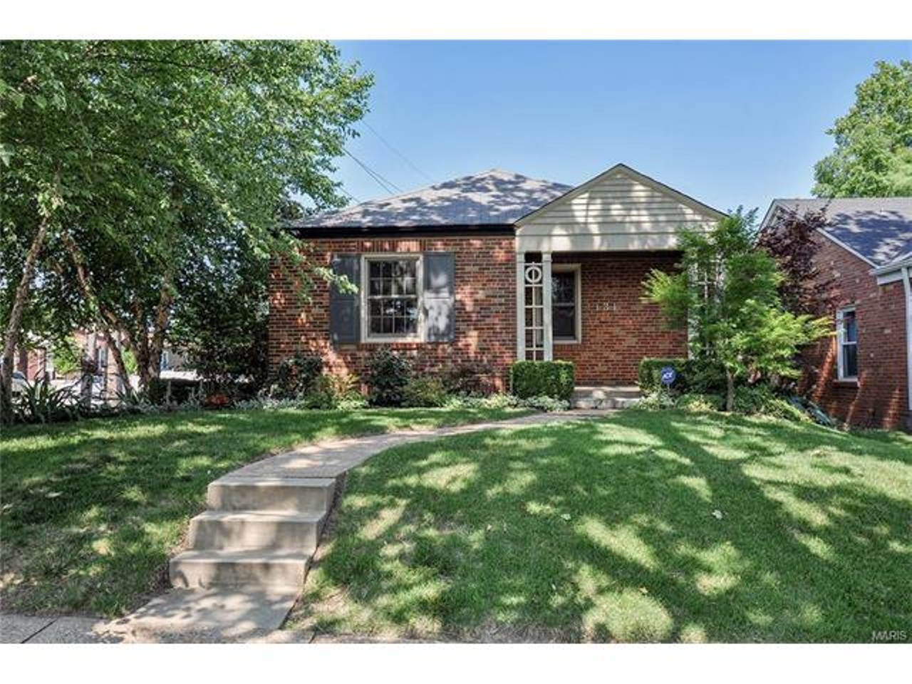 1131 Childress Avenue
St Louis, MO , 63139
$189,900
2 beds / 1 baths / 994 sqft / 4,051 lot sqft
Five minute walk. Directions here. 
This adorable home is nestled right by Heavy Riff Brewing Company, Felix's Pizza Pub and everything there is to do in Dogtown.