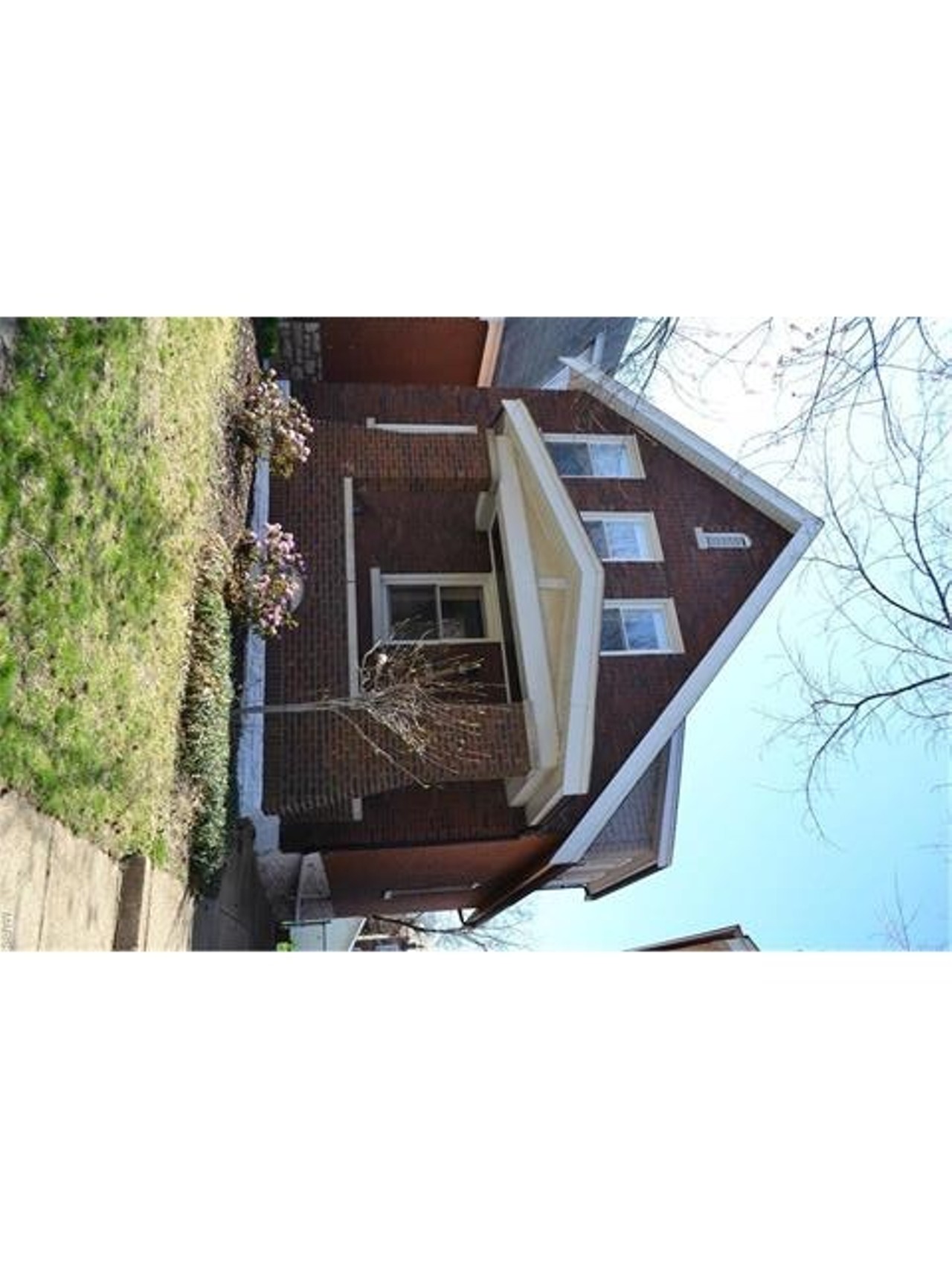 6015 Tennessee Avenue
St Louis, MO
$164,900
3 beds / 2 baths / 1,225 sqft / 2,962 lot sqft
Two minute drive to Carondelet Park. Directions here.
Not only is this home move-in ready, but it's also within walking distance of Carondelet Park, Starbucks and the YMCA.