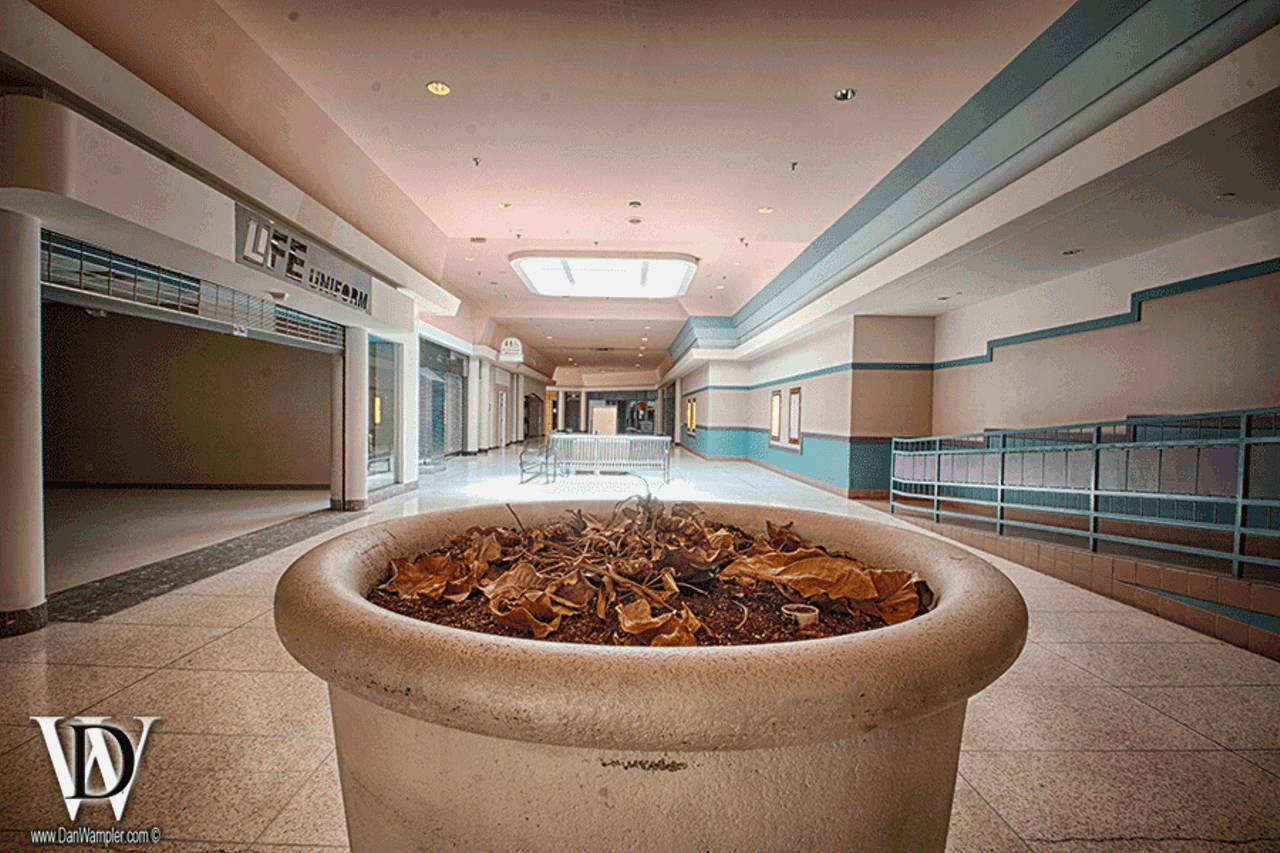 Abandoned Crestwood Plaza Mall Revealed in Newly Remastered Images