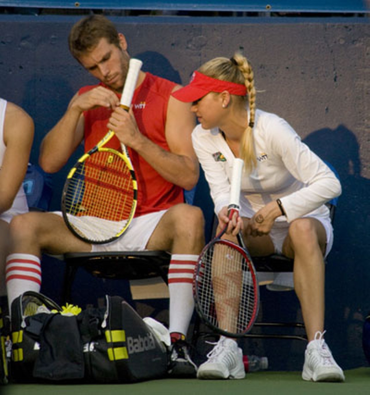 Anna Kournikova chats with teammate Travis Rettenmaier at the St. Louis Aces tournament against the Springfield Lasers.