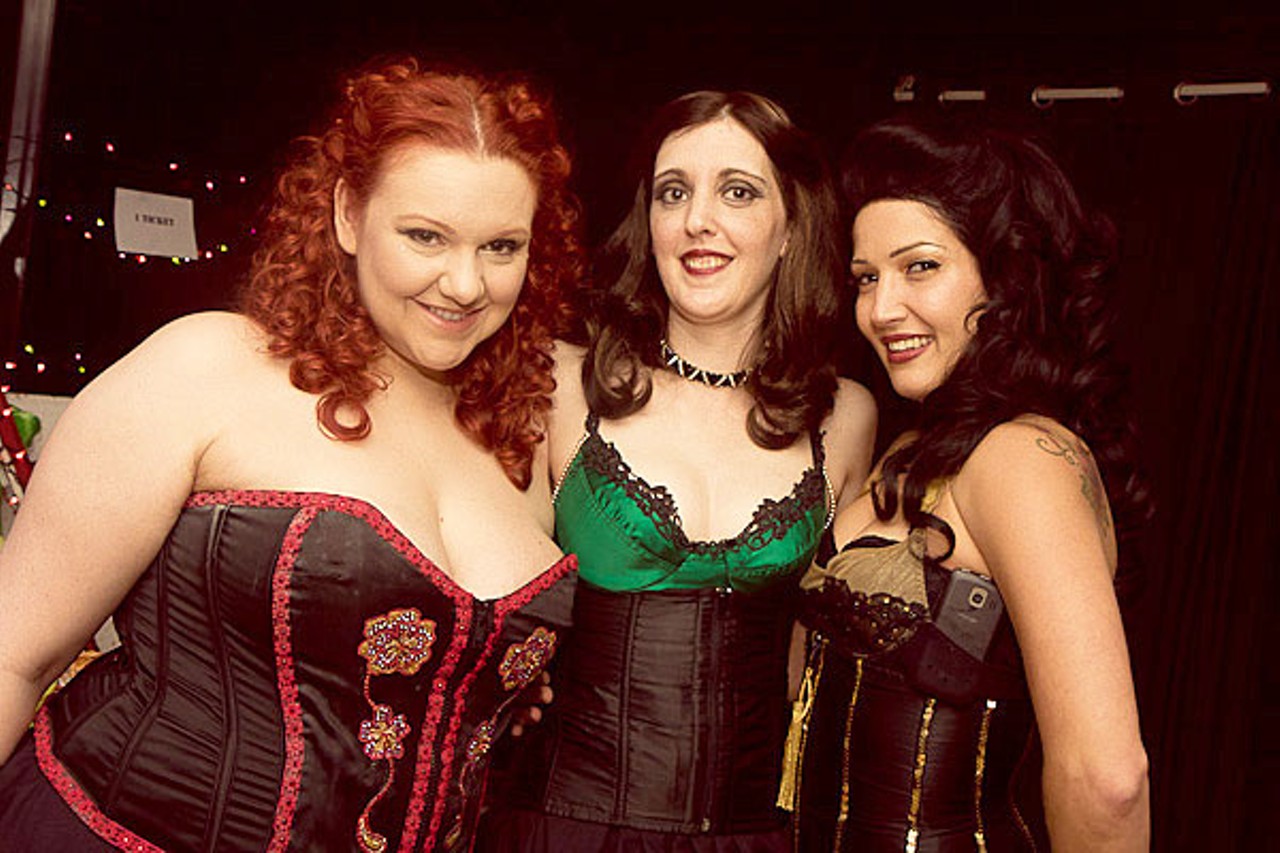 Burlesque beauties mingling with the crowd.