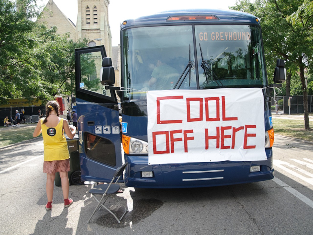 Greyhound had a cool-off bus for fans to escape the heat -- and a rapping bus driver for good measure.