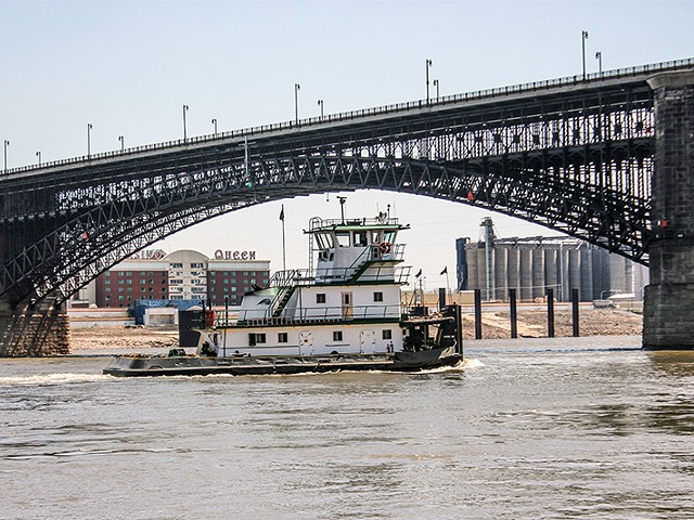 A tugboat passes under the Eads bridge connecting Missouri and Illinois. Both states earned a "C-" in infrastructure from the Biden administration.