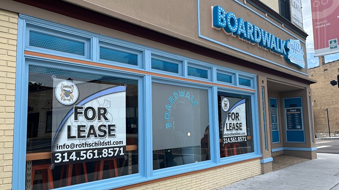 Former Boardwalk Waffles & Ice Cream location now advertised as for lease.