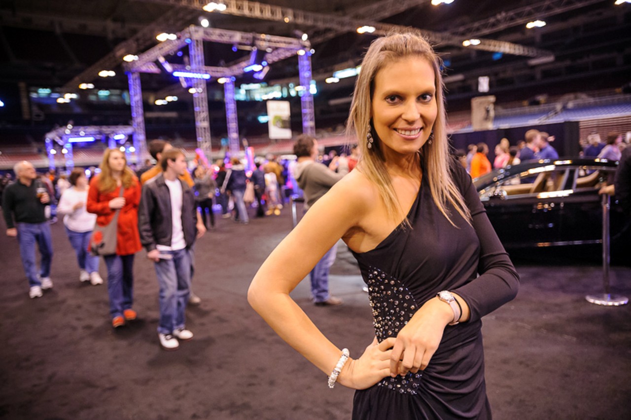 St. Louis Motorsports also brought along pretty ladies, presumably to help sell the cars.