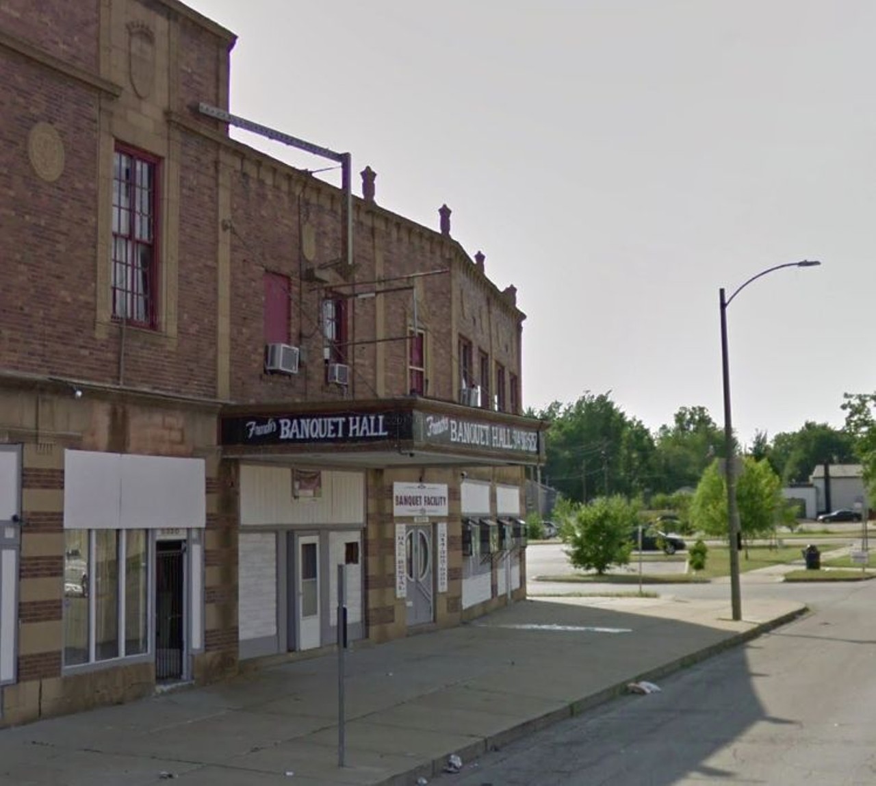 When Pace ended up doing nothing with the building, it went back to the city. The ward's alderwoman would now like to see a sit-down restaurant. Shown here: Club Imperial in July 2017. Image via Google Maps.