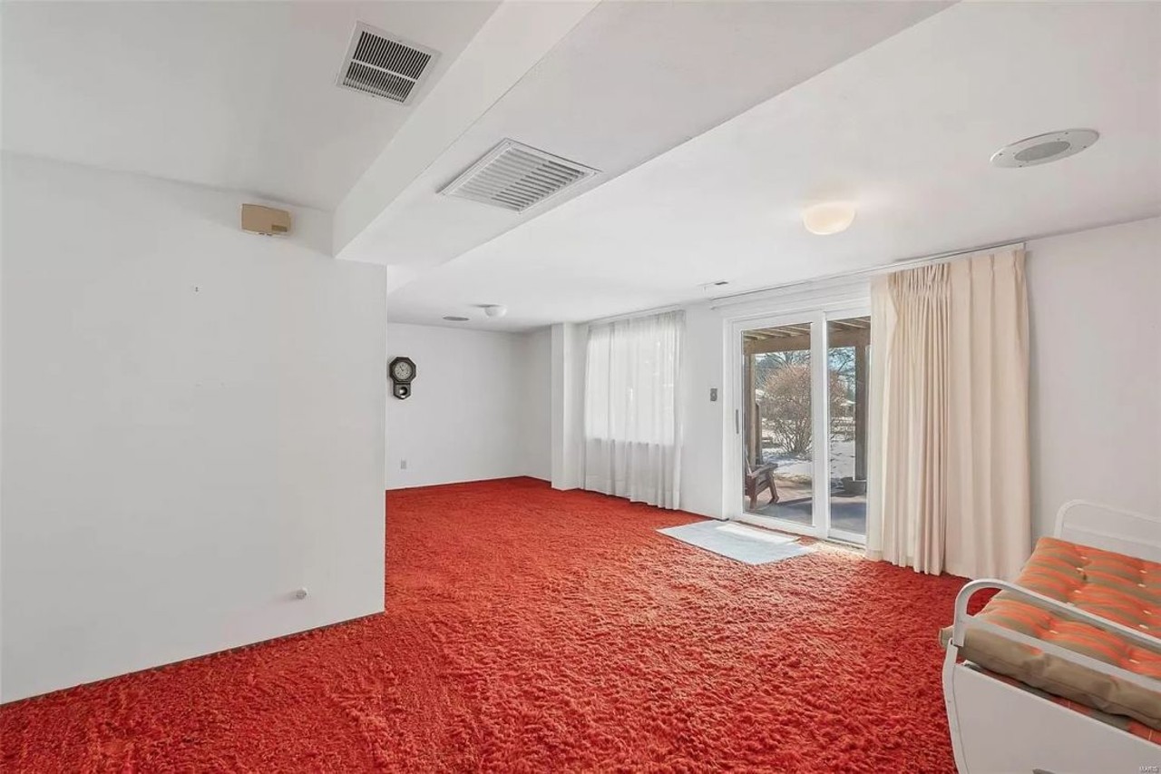 Dig the Shag Carpeting, Retro Wallpaper and Groovy '70s Vibes in This Ballwin Ranch [PHOTOS]