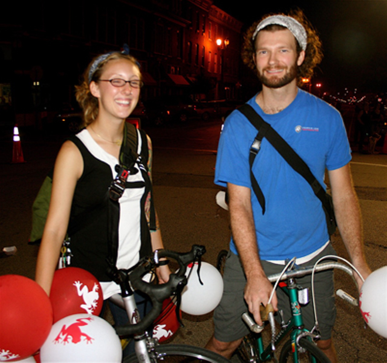 Spectators with bikes & balloons.