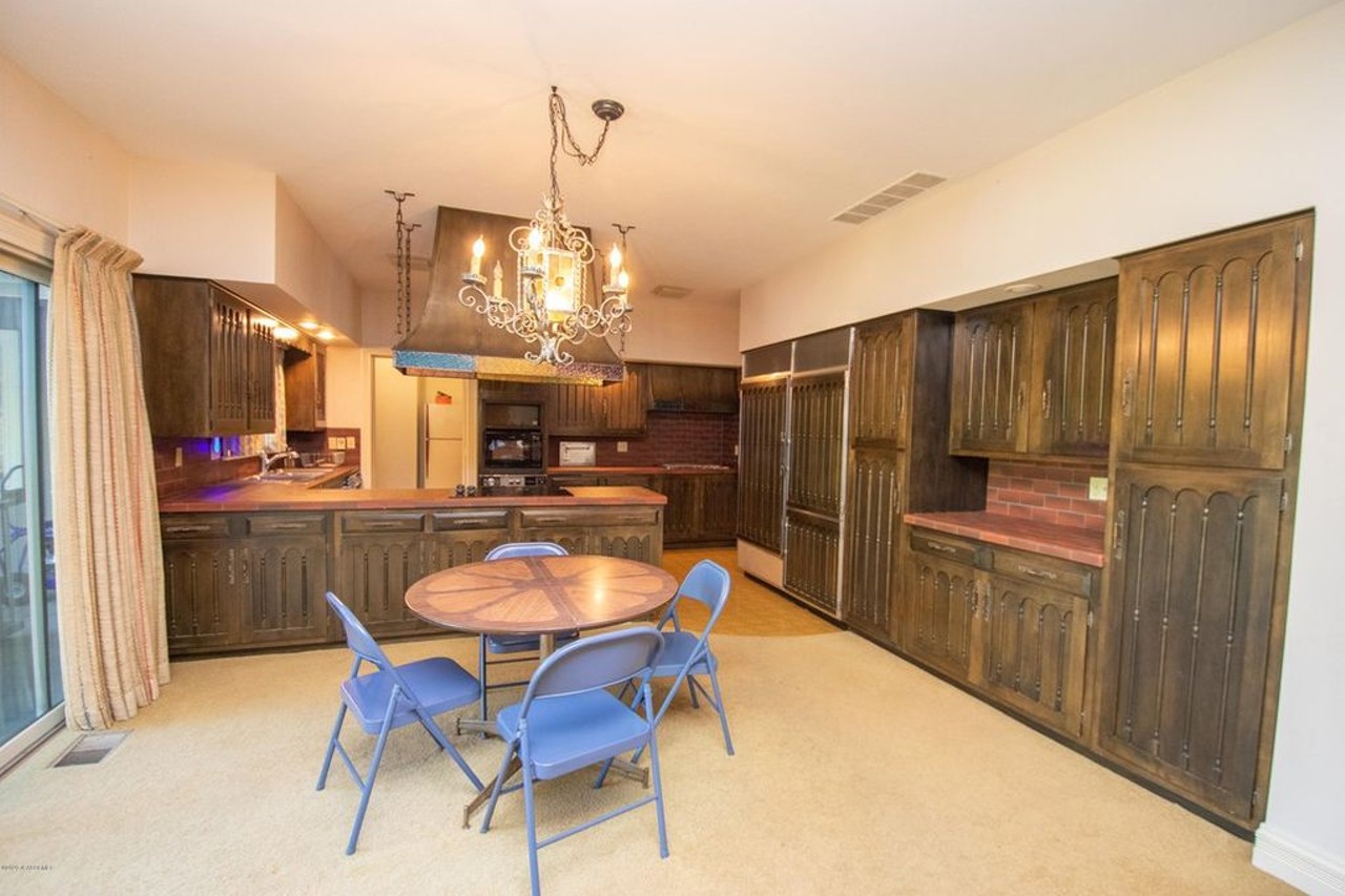 Holy Brady Bunch! This Missouri Mansion Is a Retro Time Capsule