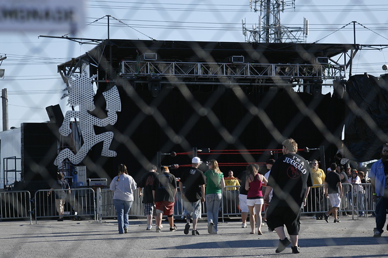 Fans begin to walk into the outdoor concert area.