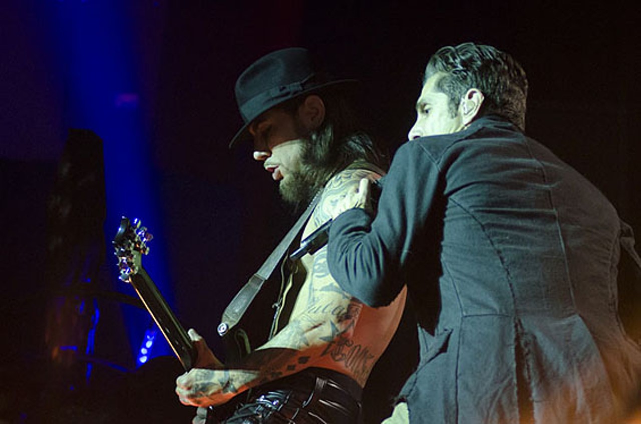 Perry Farrell and Dave Navarro performing at the Pageant.