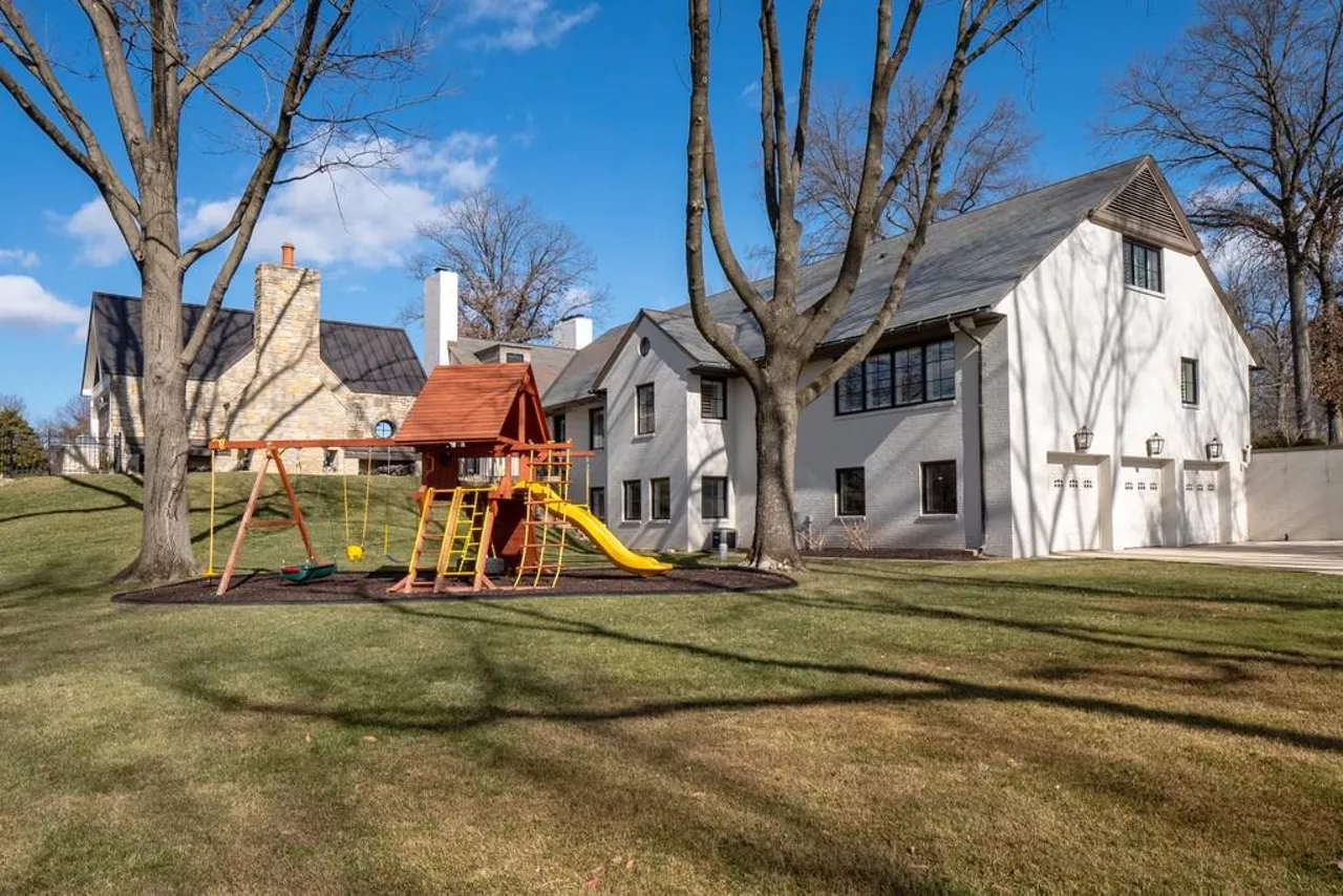 Joe Buck's $3.3 Million Mansion in St. Louis Has Sold [PHOTOS]