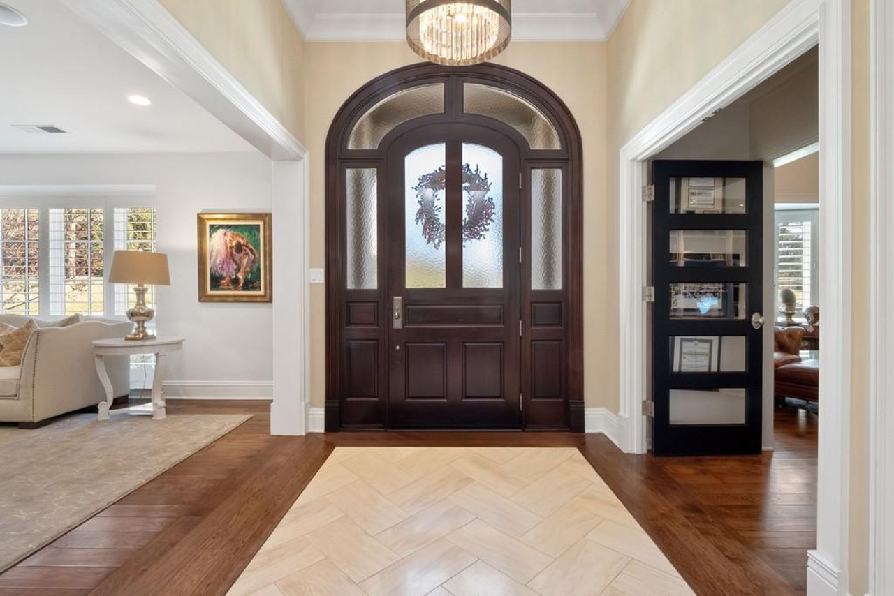 Joe Buck's $3.3 Million Mansion in St. Louis Has Sold [PHOTOS]