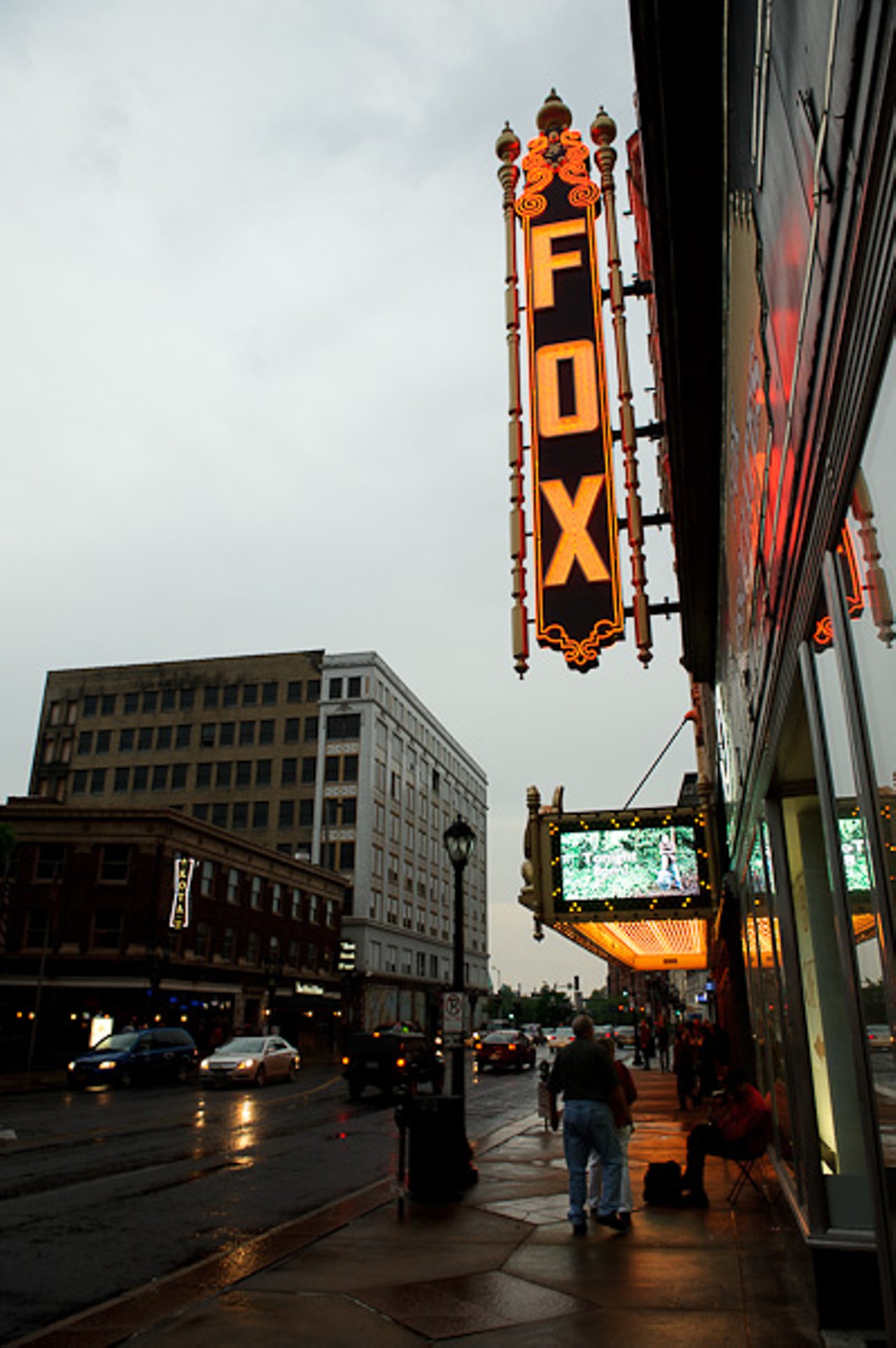 Outside the Fabulous Fox Theatre before Mark Knopfler's performance on April 22, 2010.
