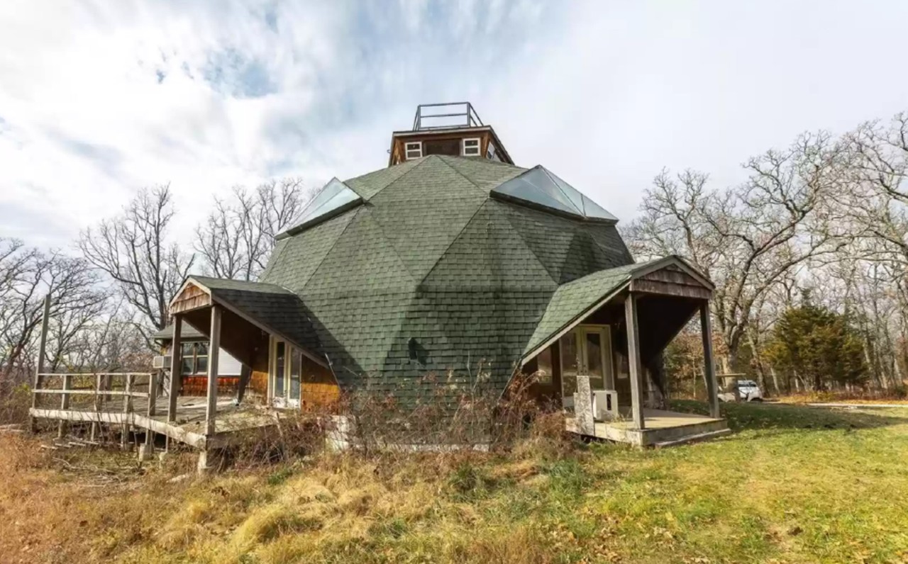 Missouri Dome Home Comes With Airplane Hangar and Runway [PHOTOS]