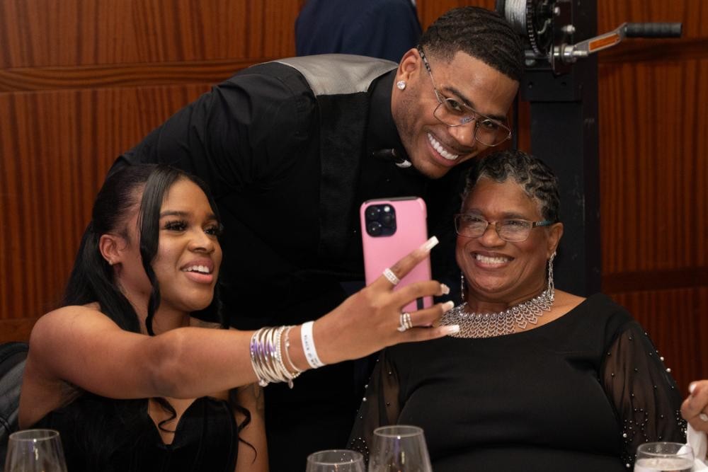 nelly_greeting_guests_at_black_and_white_ball_dinner_4.jpg.jpg
