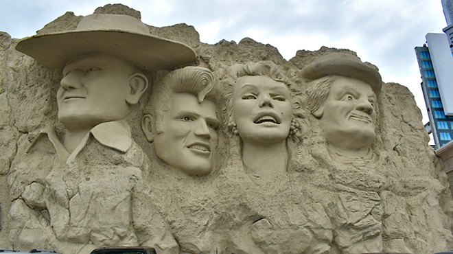 Branson offers a popular Christian entertainment district in the Ozarks. Here is a Mount Rushmore with John Wayne, Elvis Presley, Marilyn Monroe and Charlie Chaplin.