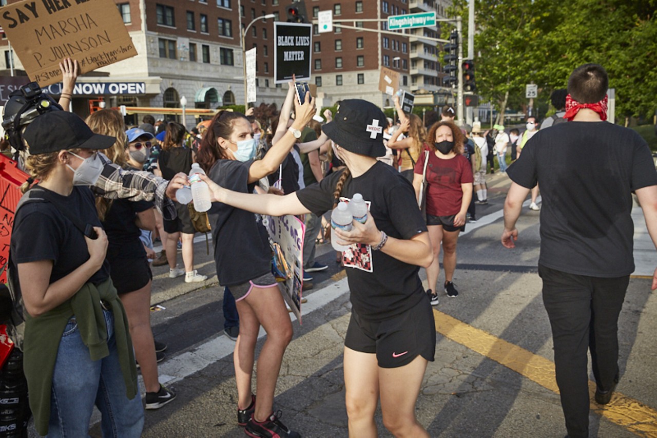 Protesters in St. Louis Demand Mayor Resign, Have Guns Pointed at Them [PHOTOS]