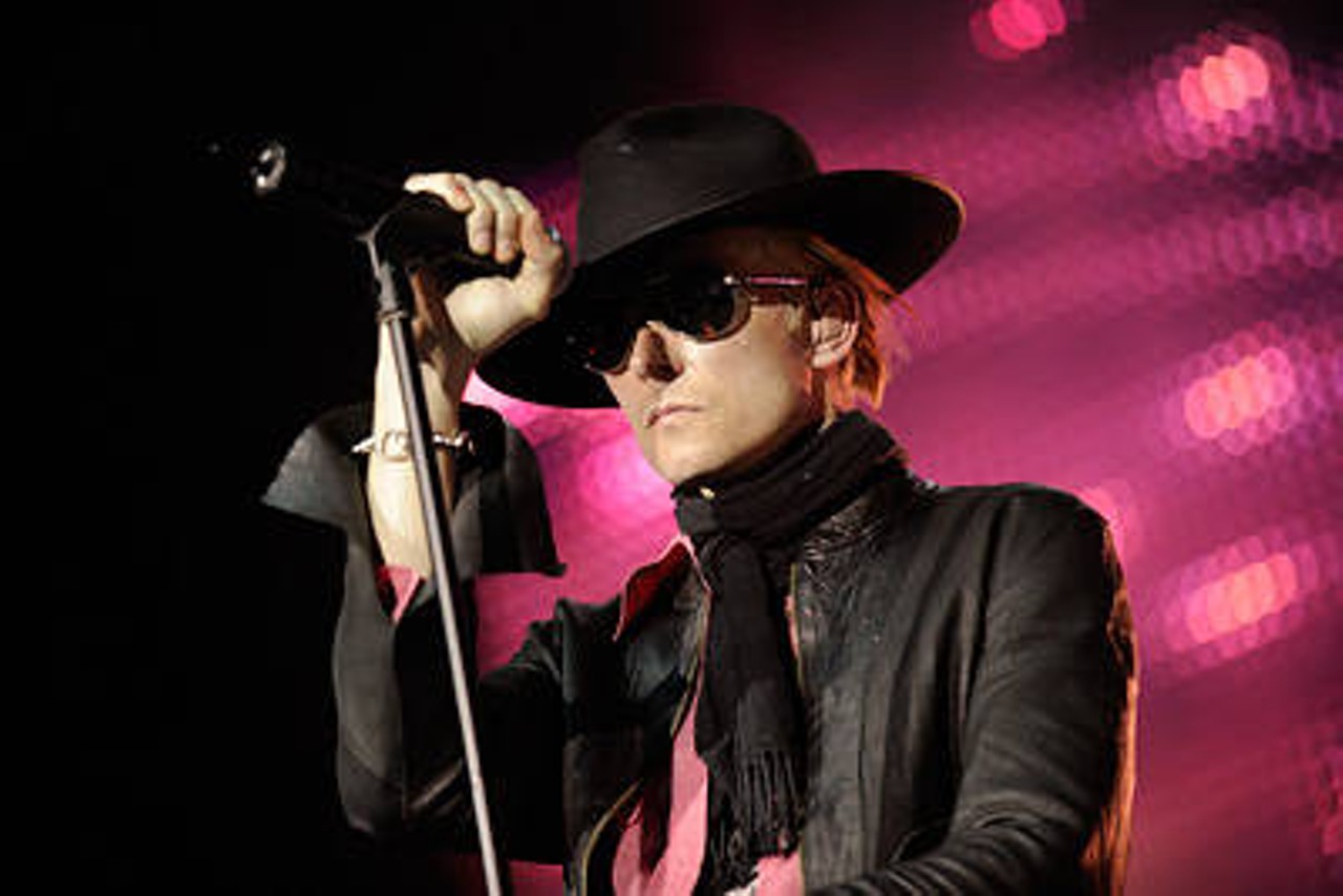 Whoa man. Scott Weiland and the reunited Stone Temple Pilots came to STL on June 8. We have 20 photos of the show here.