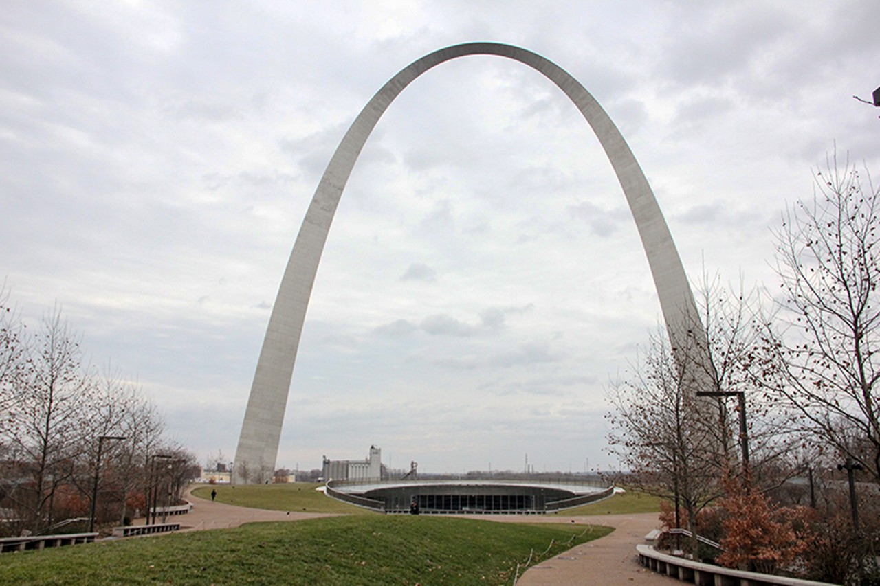 Thou shalt point and say "Hey, it's the Arch!" every time you see it