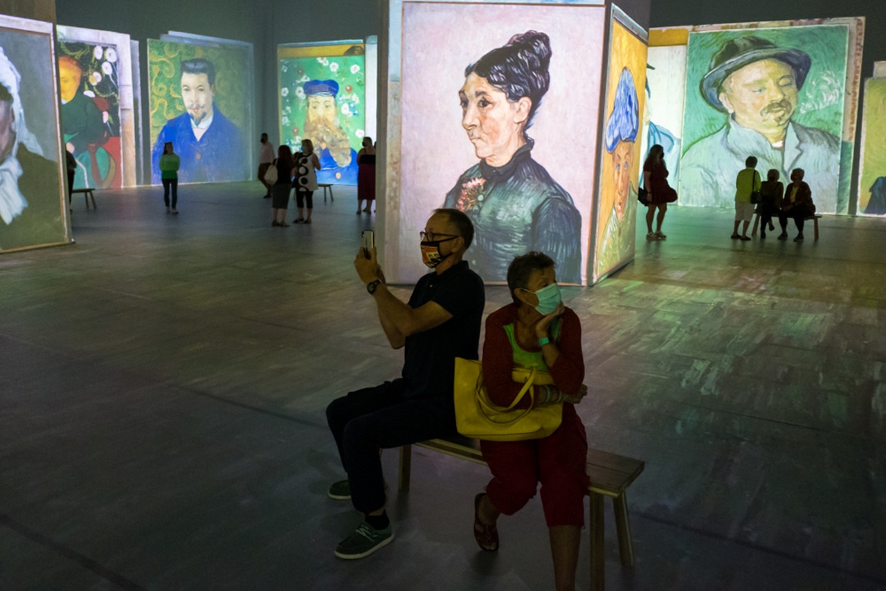 Van Gogh's portraits are projected onto the walls all at once.