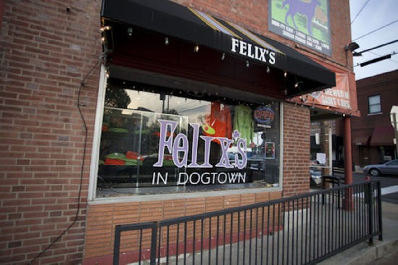 Best Bar in the Central City ?(north of 1-44, south of Delmar)
Felix's Pizza Pub (Dogtown)
(6401 Clayton Avenue, 314-645-6565)
Photo credit: Sarah Rusnak