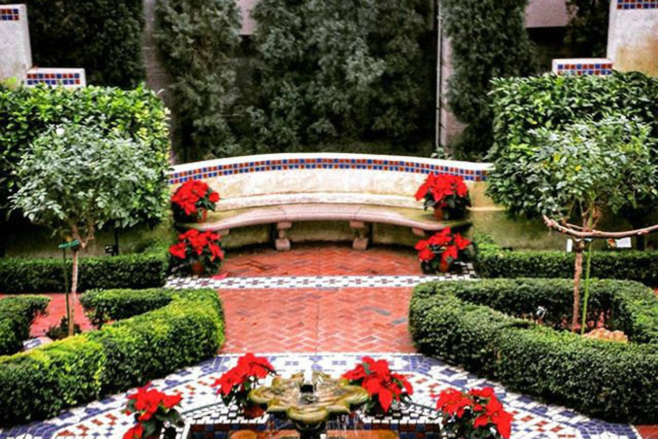 See that bench? It's at the Missouri Botanical Garden, and it's calling your names. Go. Plenty of other gorgeous, romantic options will be available upon further exploration. Photo courtesy of schuylerc2898.