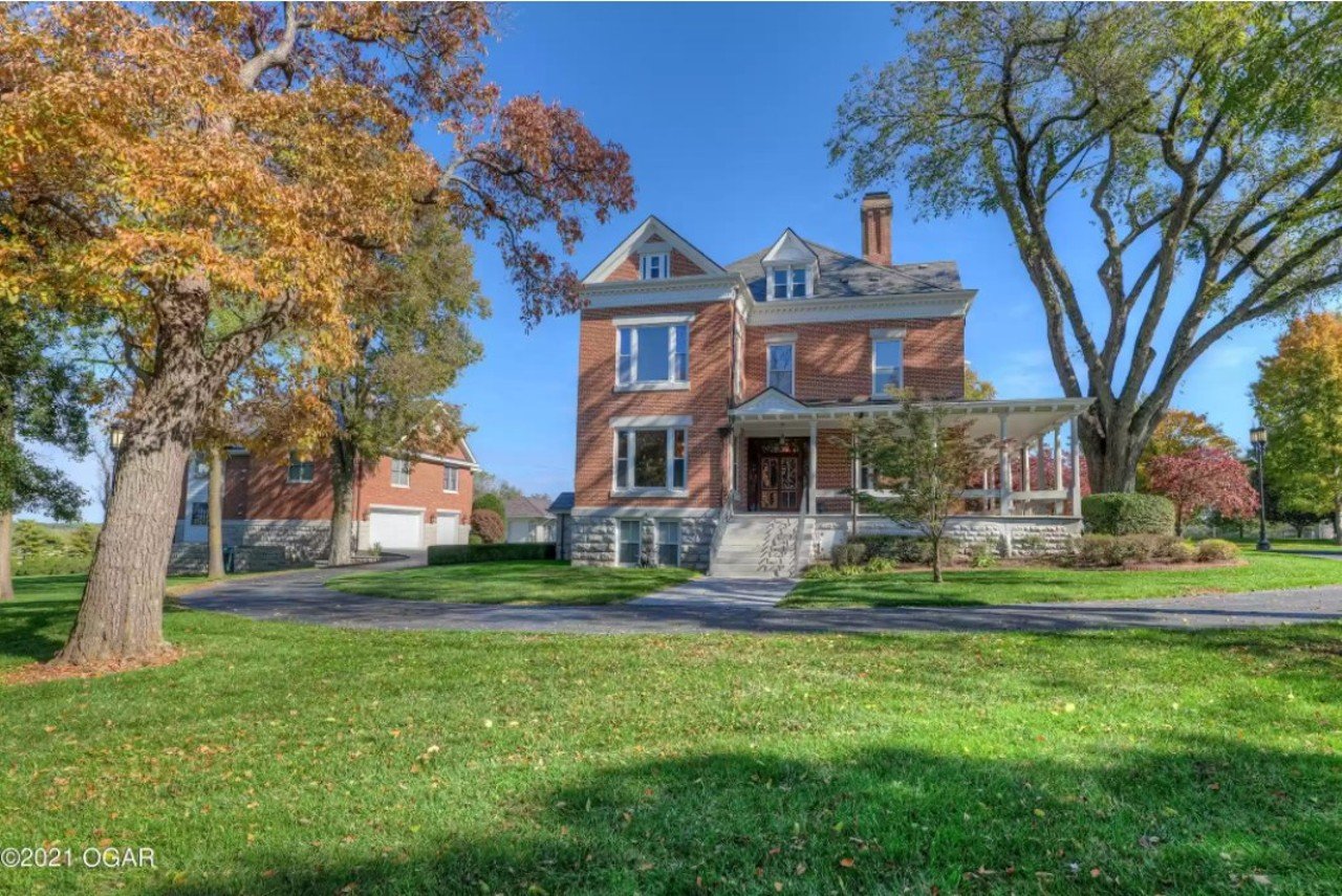 These Two Missouri Mansions are Connected By a Secret Tunnel [PHOTOS]