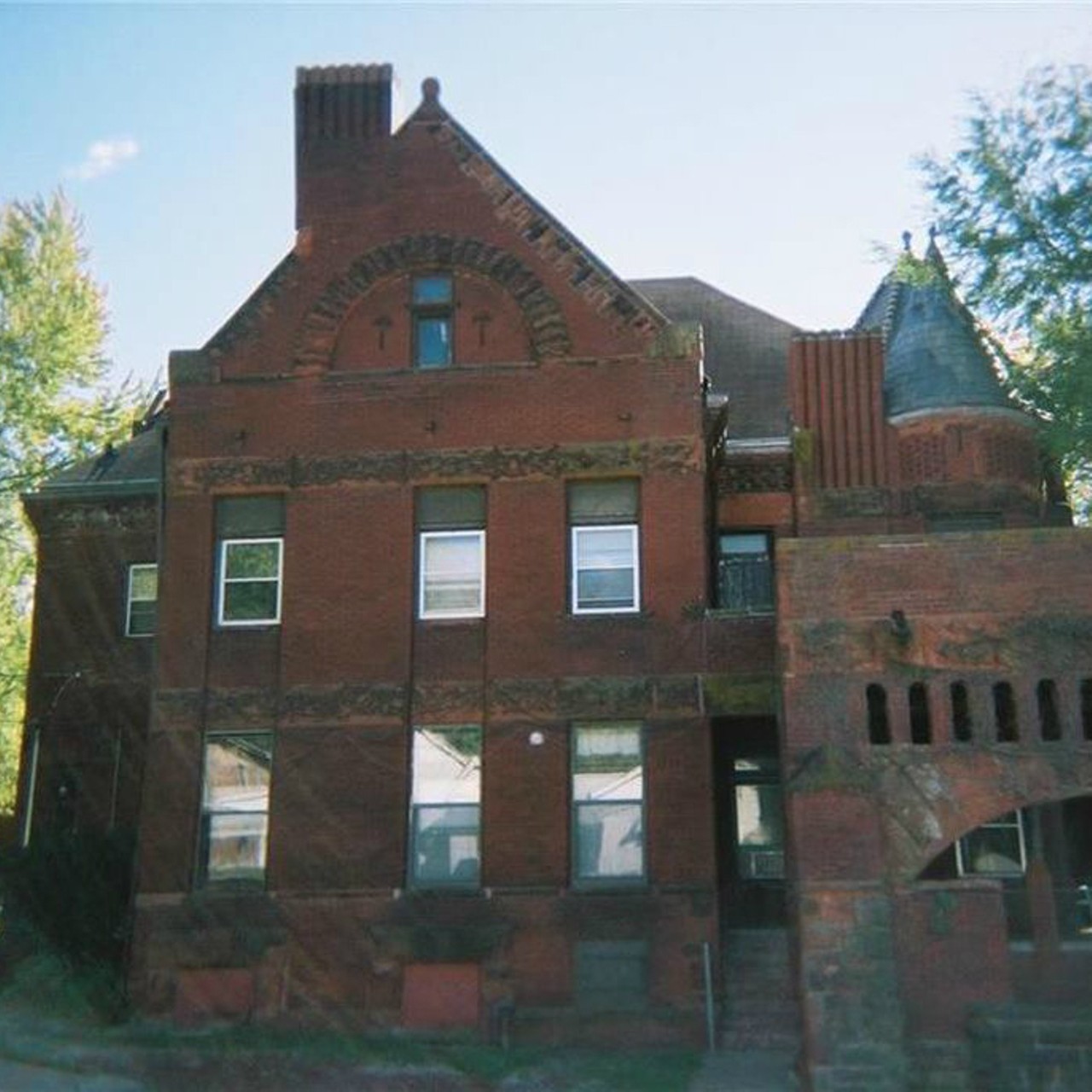 This Gorgeous Old Mansion in St. Joseph Looks Haunted AF
